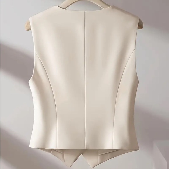 NEW Elegant White V-Neck Sleeveless Vest for Women - Button Front - Picture 2 of 5